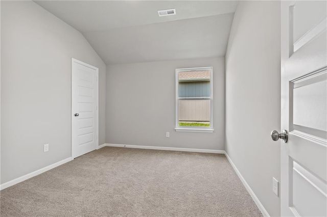 705 SW 6th Terrace, Oak Grove, MO 64075