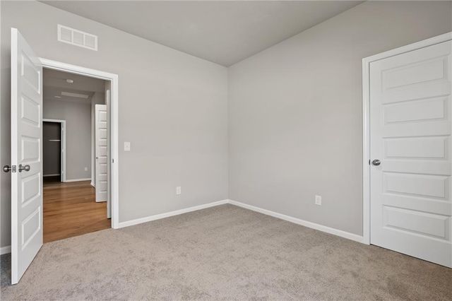 705 SW 6th Terrace, Oak Grove, MO 64075