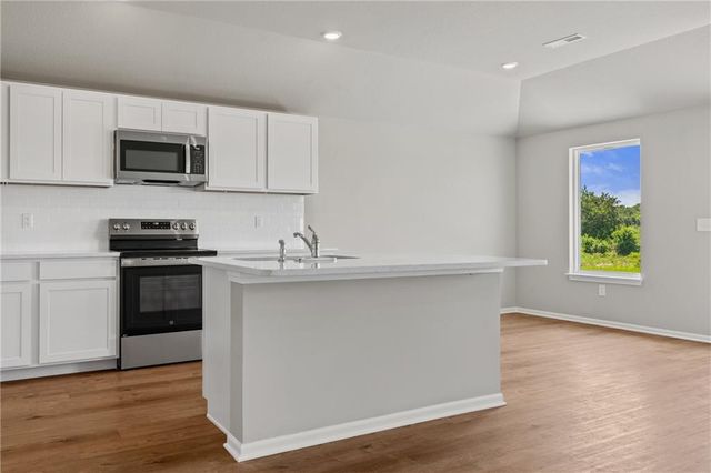 705 SW 6th Terrace, Oak Grove, MO 64075