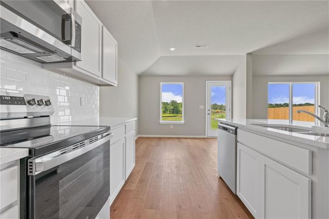 705 SW 6th Terrace, Oak Grove, MO 64075