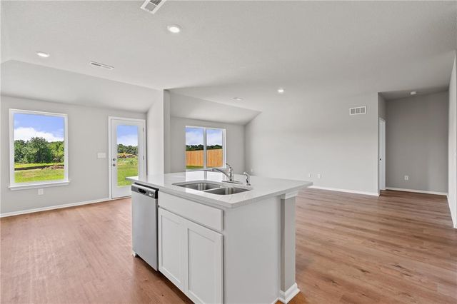 705 SW 6th Terrace, Oak Grove, MO 64075