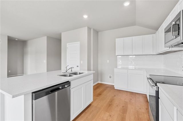 705 SW 6th Terrace, Oak Grove, MO 64075