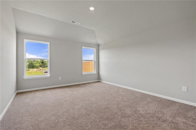 705 SW 6th Terrace, Oak Grove, MO 64075