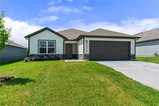 705 SW 6th Terrace, Oak Grove, MO 64075