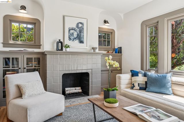 3136 Arizona St, Oakland, CA 94602