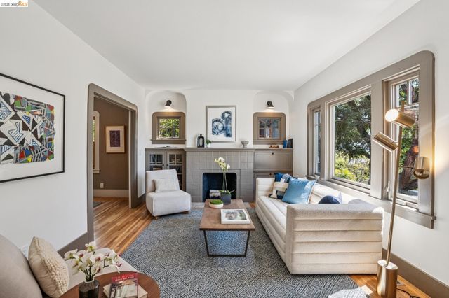 3136 Arizona St, Oakland, CA 94602