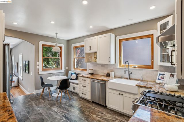 3136 Arizona St, Oakland, CA 94602