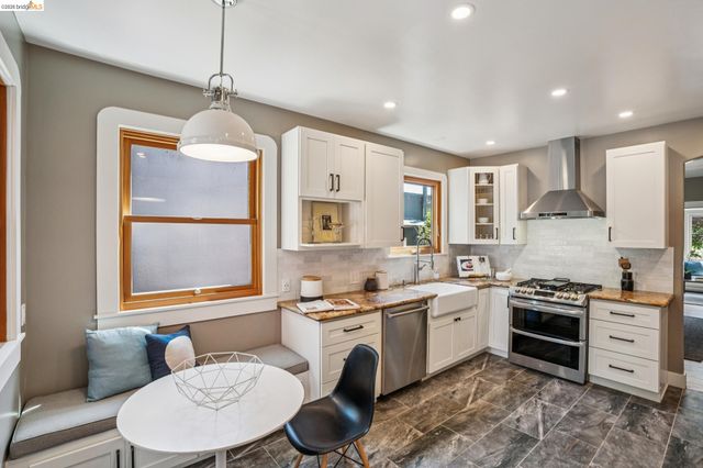 3136 Arizona St, Oakland, CA 94602