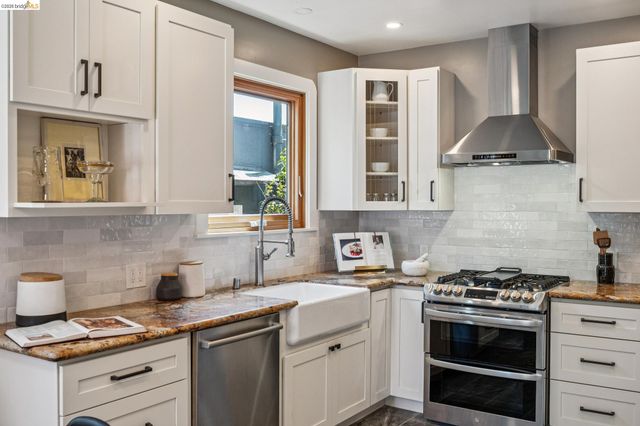 3136 Arizona St, Oakland, CA 94602