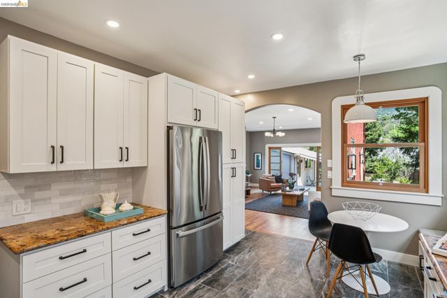 3136 Arizona St, Oakland, CA 94602