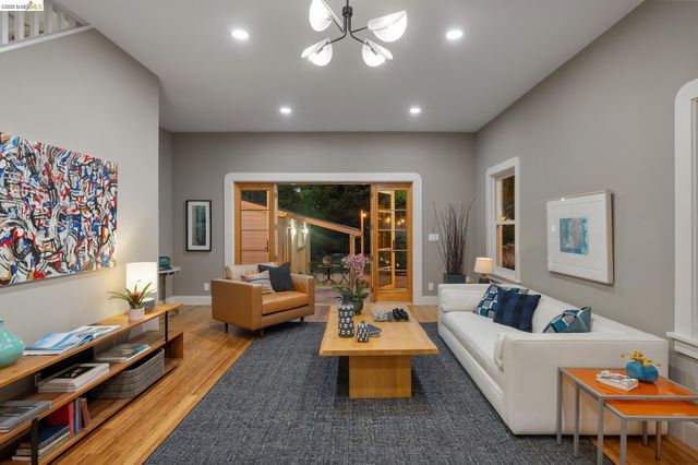 3136 Arizona St, Oakland, CA 94602