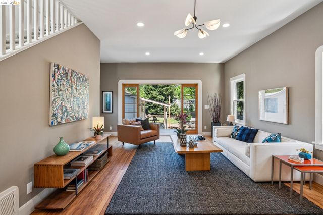 3136 Arizona St, Oakland, CA 94602