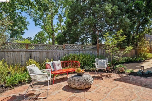 3136 Arizona St, Oakland, CA 94602