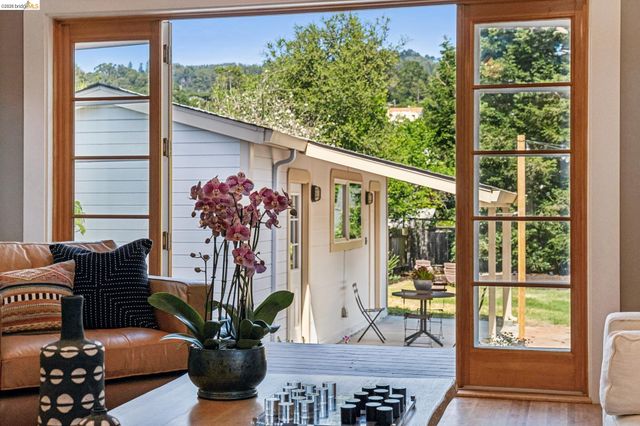 3136 Arizona St, Oakland, CA 94602