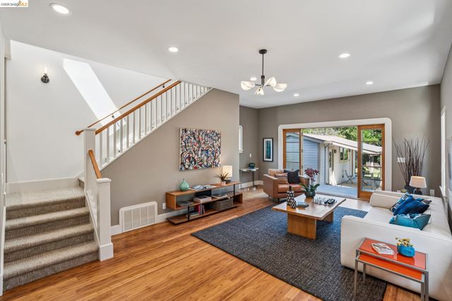 3136 Arizona St, Oakland, CA 94602