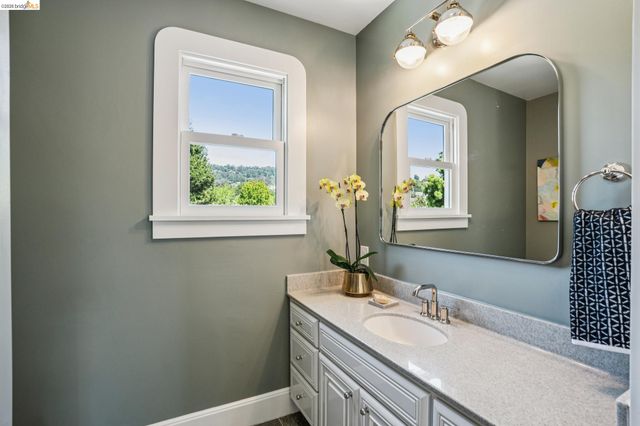 3136 Arizona St, Oakland, CA 94602