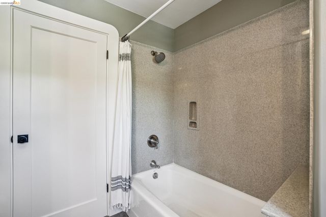 3136 Arizona St, Oakland, CA 94602