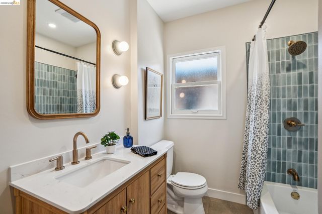 3136 Arizona St, Oakland, CA 94602