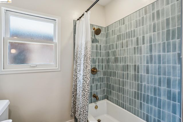 3136 Arizona St, Oakland, CA 94602