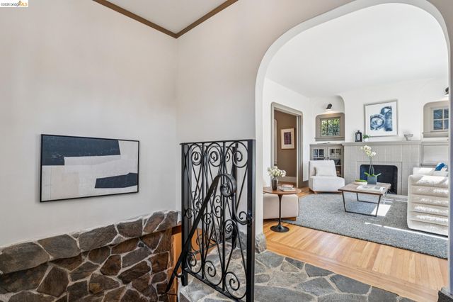 3136 Arizona St, Oakland, CA 94602