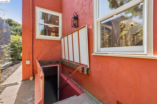 3136 Arizona St, Oakland, CA 94602