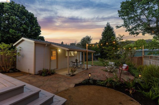 3136 Arizona St, Oakland, CA 94602