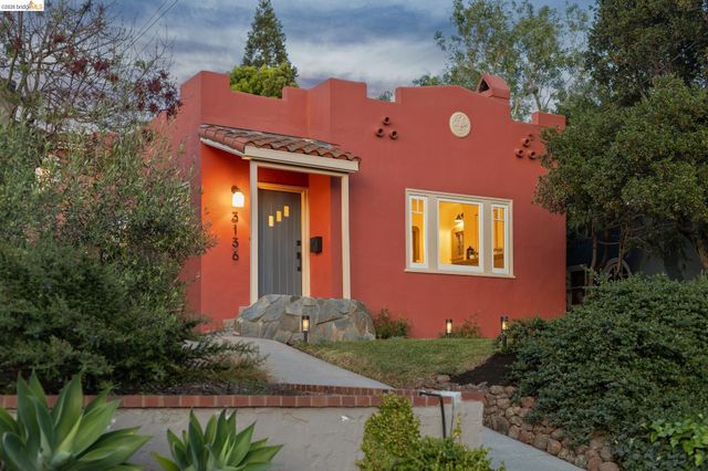 3136 Arizona St, Oakland, CA 94602