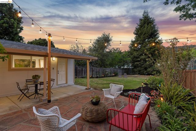 3136 Arizona St, Oakland, CA 94602