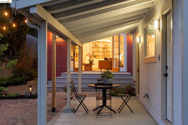 3136 Arizona St, Oakland, CA 94602