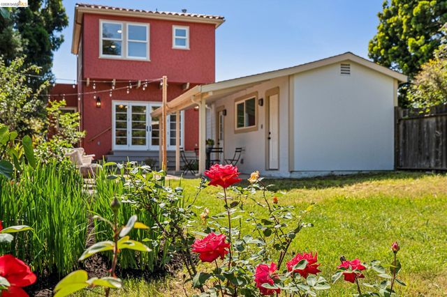 3136 Arizona St, Oakland, CA 94602