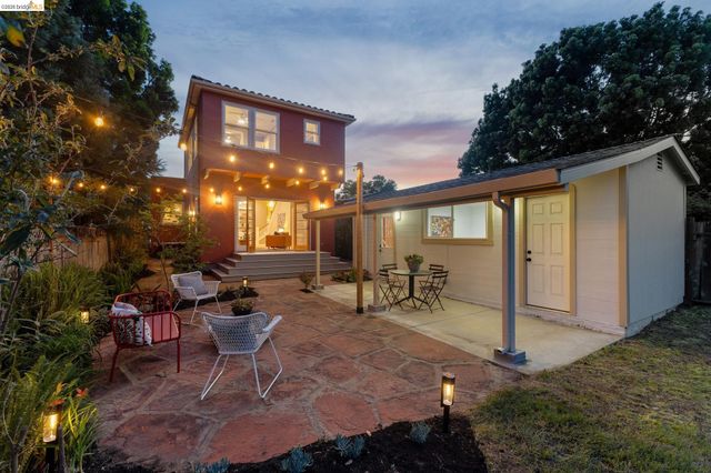 3136 Arizona St, Oakland, CA 94602