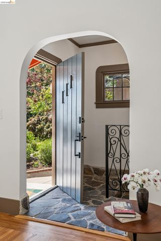 3136 Arizona St, Oakland, CA 94602