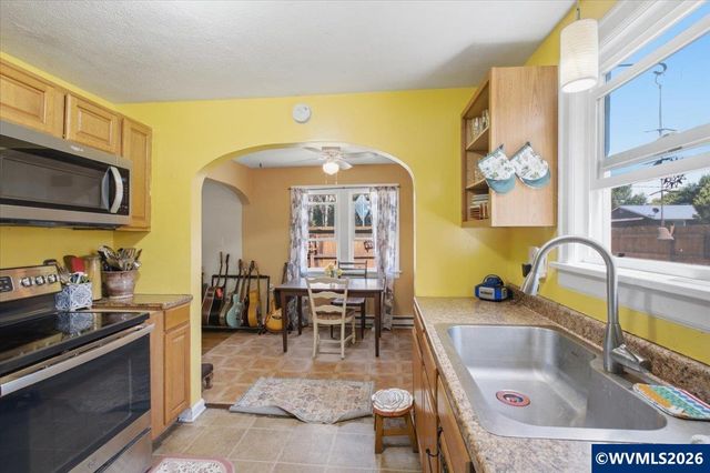 4198 Market St NE, Salem, OR 97301