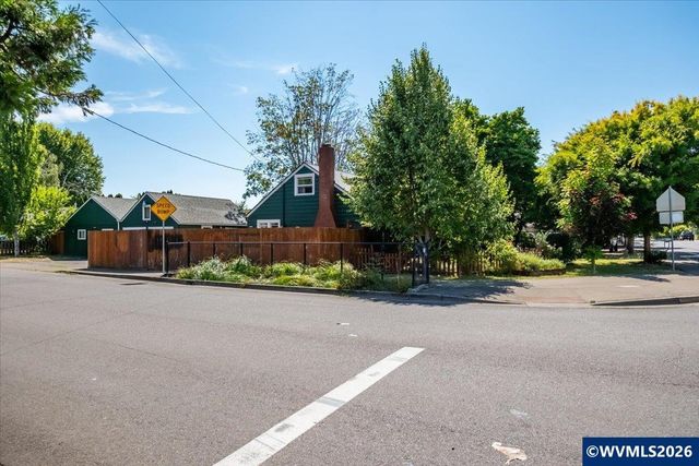 4198 Market St NE, Salem, OR 97301