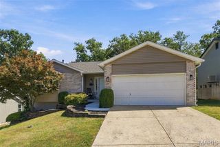 1712 12 Oaks Place, Pevely, MO 63070