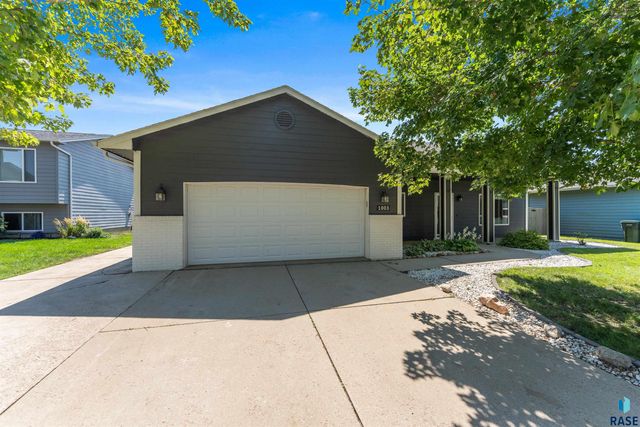 1003 Ash Grove St Street, Harrisburg, SD 57032