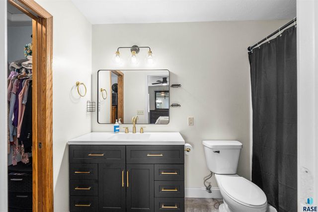 1003 Ash Grove St Street, Harrisburg, SD 57032