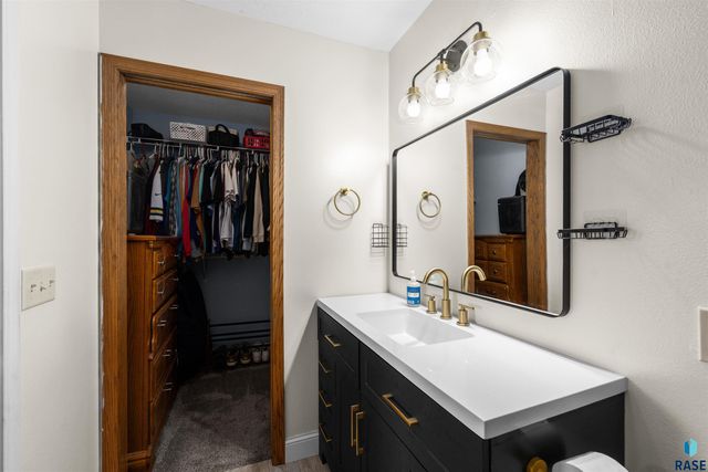 1003 Ash Grove St Street, Harrisburg, SD 57032