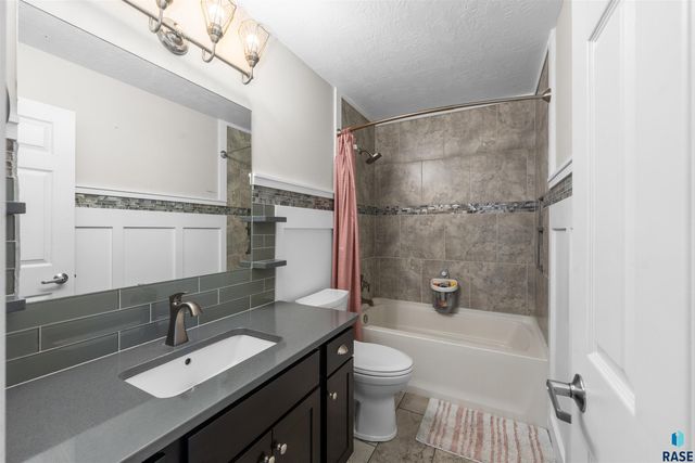 1003 Ash Grove St Street, Harrisburg, SD 57032