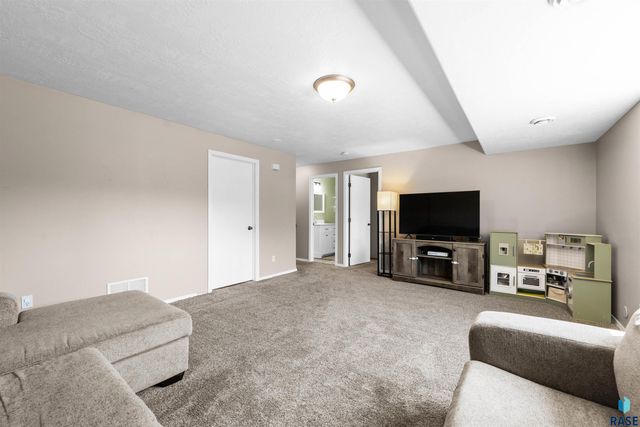 1003 Ash Grove St Street, Harrisburg, SD 57032