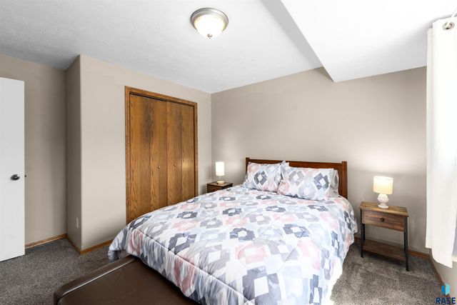 1003 Ash Grove St Street, Harrisburg, SD 57032