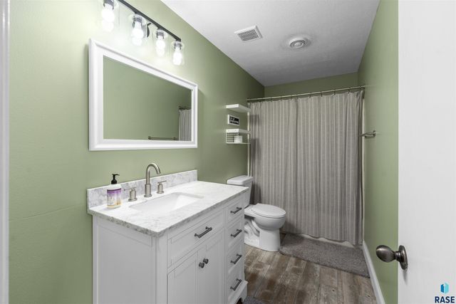 1003 Ash Grove St Street, Harrisburg, SD 57032
