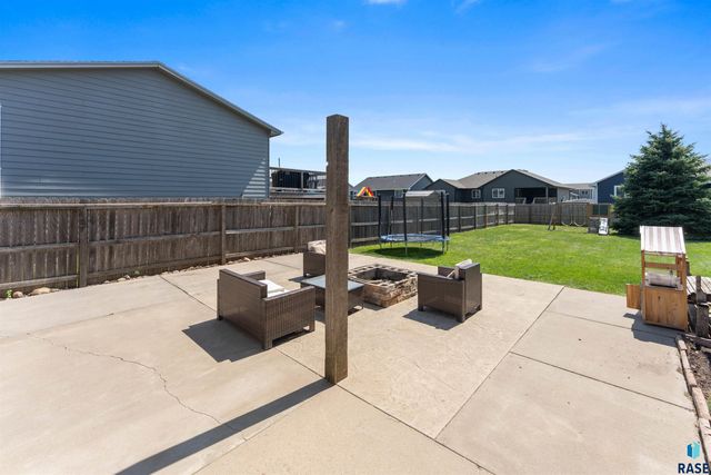 1003 Ash Grove St Street, Harrisburg, SD 57032