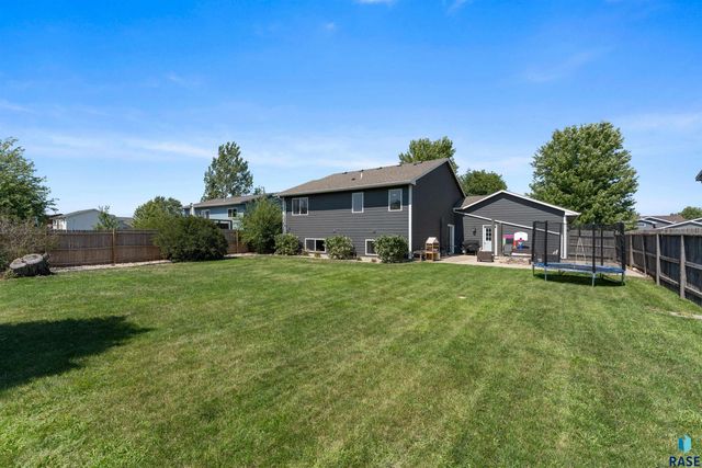 1003 Ash Grove St Street, Harrisburg, SD 57032
