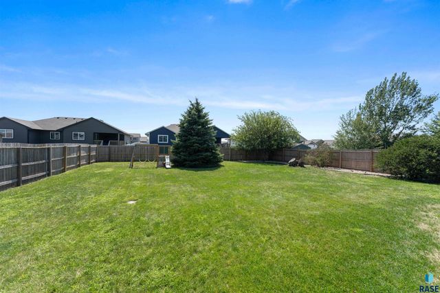 1003 Ash Grove St Street, Harrisburg, SD 57032