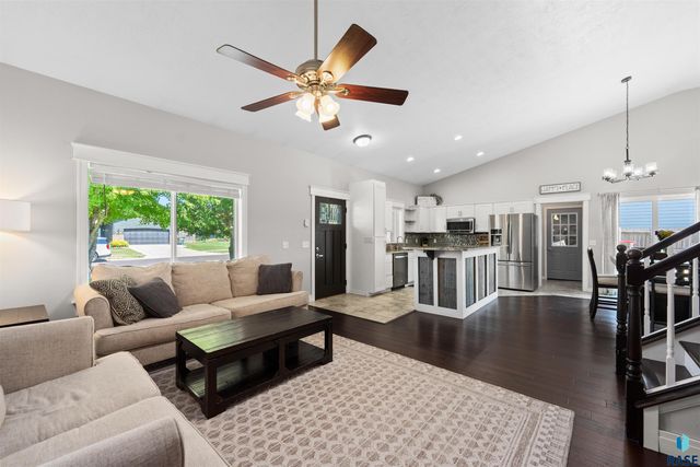 1003 Ash Grove St Street, Harrisburg, SD 57032
