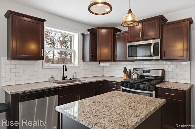 2027 Stillwater Drive, Davison, MI 48423