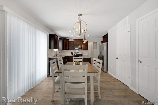 2027 Stillwater Drive, Davison, MI 48423