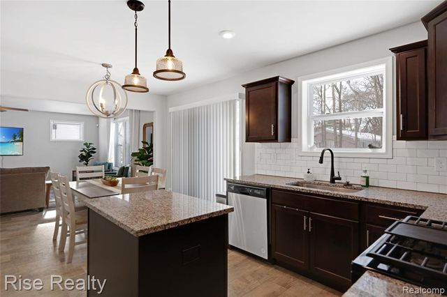 2027 Stillwater Drive, Davison, MI 48423