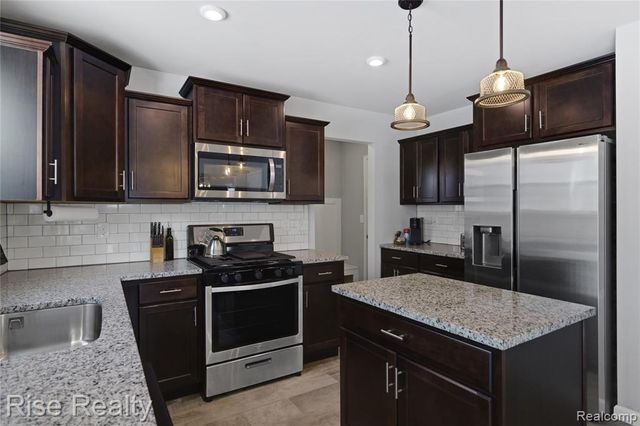 2027 Stillwater Drive, Davison, MI 48423